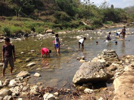 KERJA BAKTI KARTUN Dusun Banyuurip di kali oyo